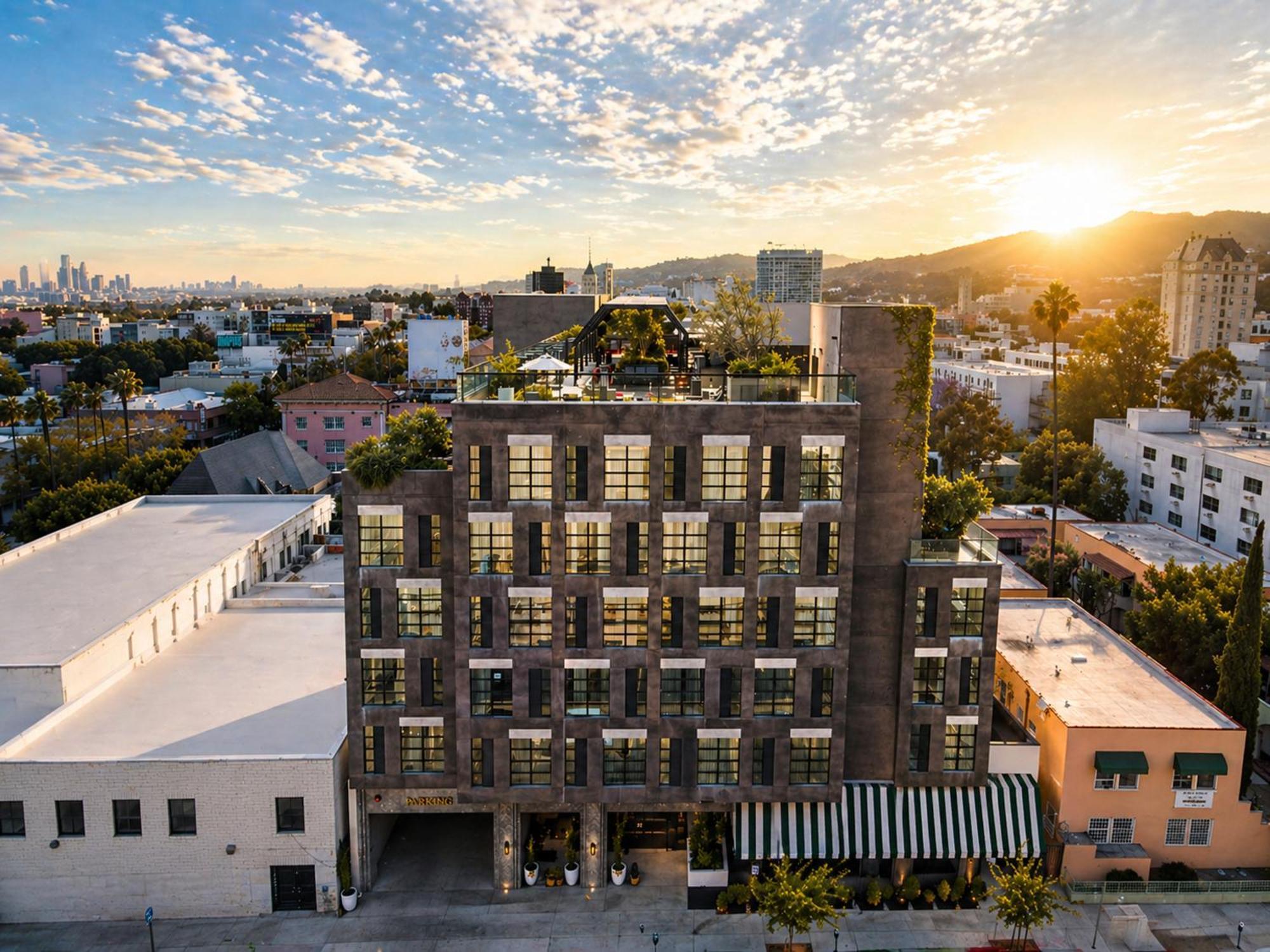 Whisky Hotel — Photos 1